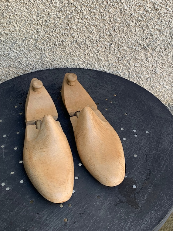 Shoe trees, last for shoes in articulated wood, size 9 vintage