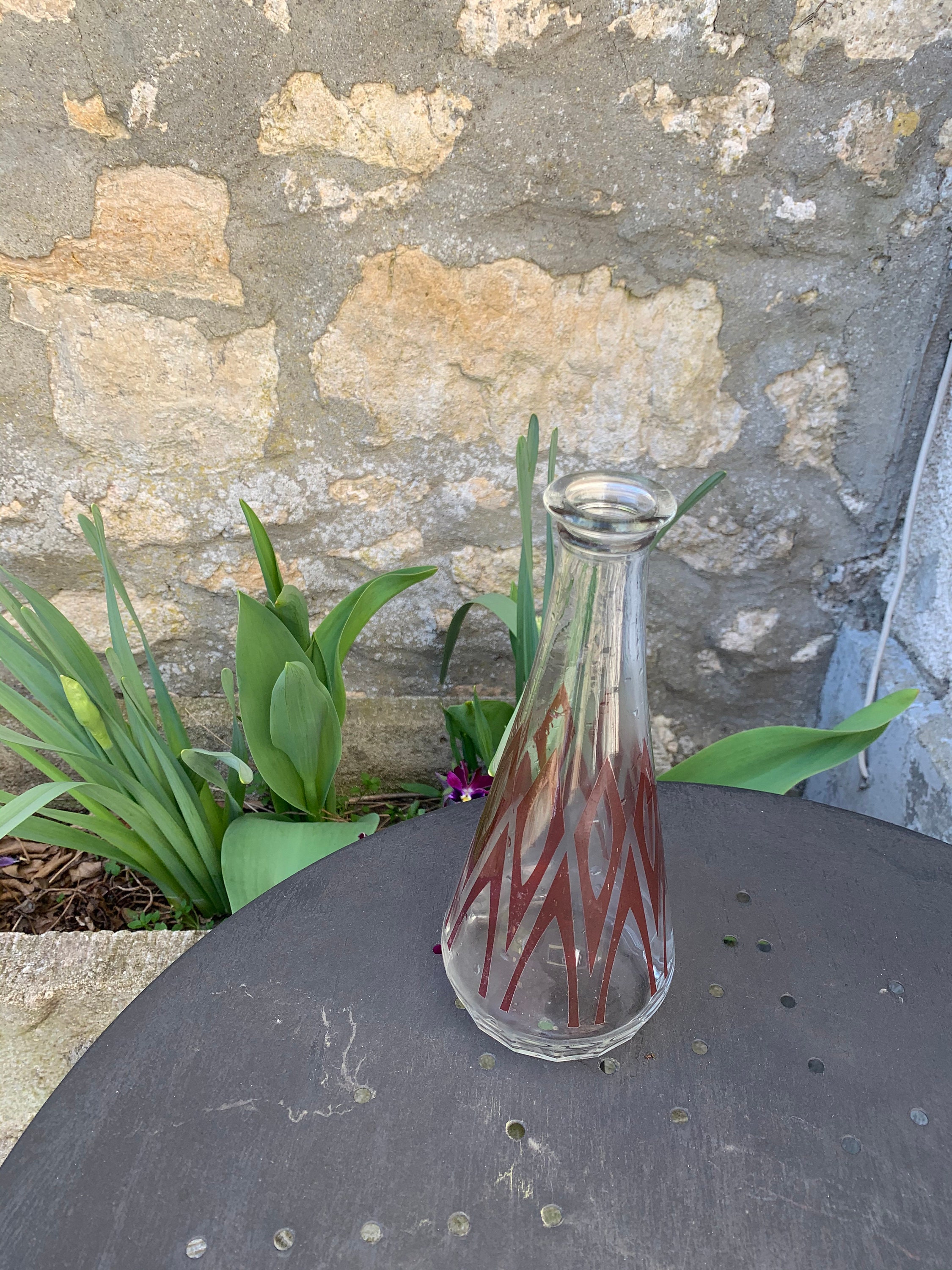 Carafe A Liqueur en Verre Transparent avec Des Motifs Géométriques Rouge Bordeaux Vintage 1950