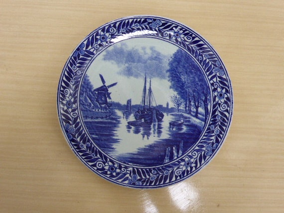 Lot consisting of two blue Delft plates stamped made in Belgium Boch LA LOUVIERE