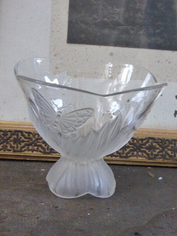 Jolie coup, salad bowl with butterflies in Bohemian crystal glass, transparent glass and vintage frosted glass