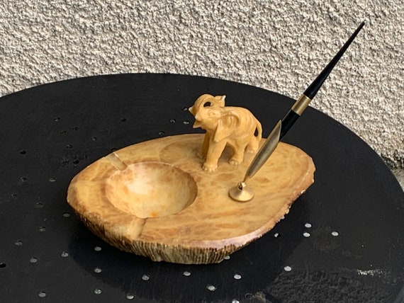 Ashtray, pen holder and bakelite pen in alabaster stone with a vintage elephant 1950/60