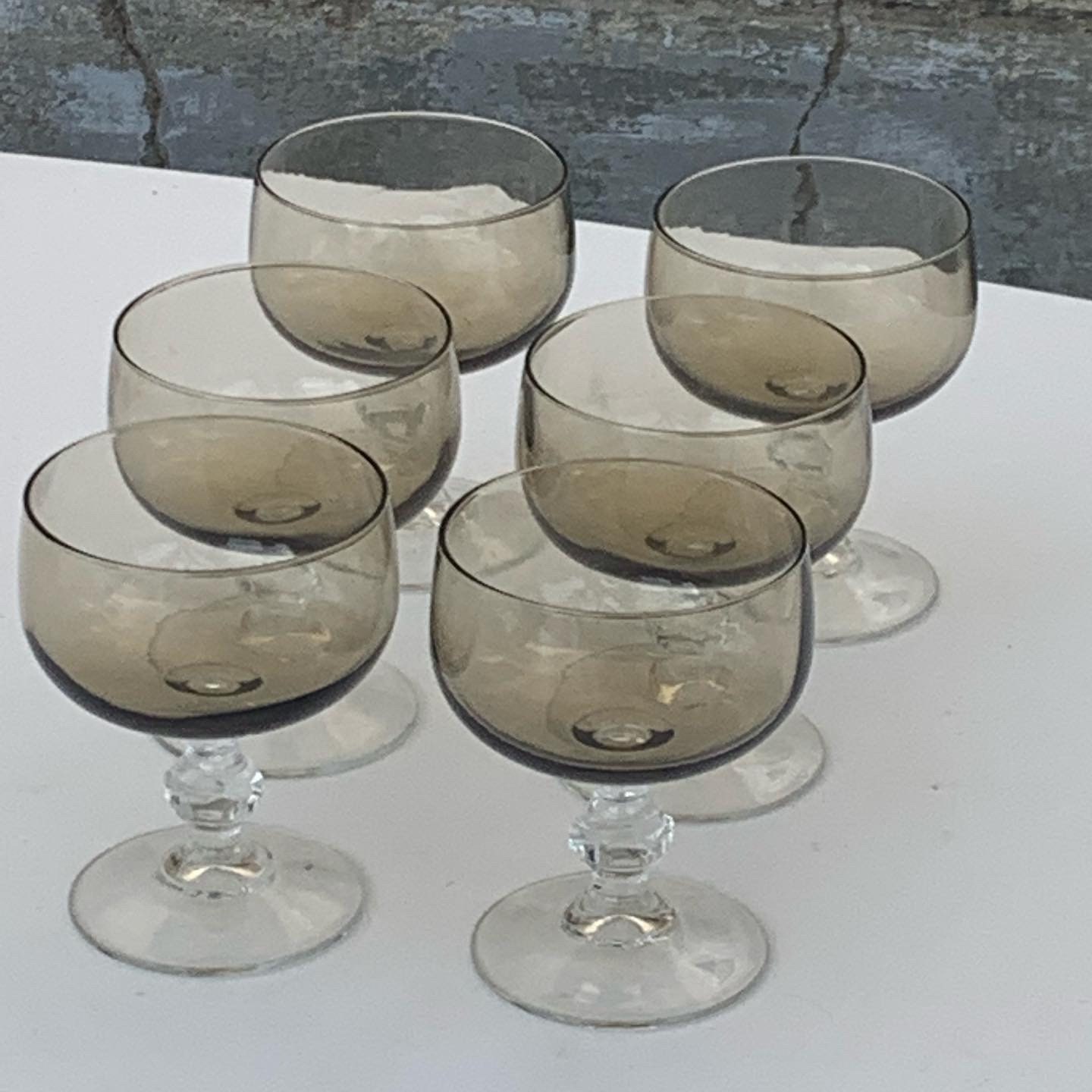 6 Coupes A Champagne Hautes en Verre de Couleur Brun, Kaki et Base Transparente Vintage 1970