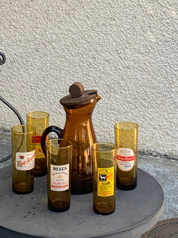 Orangeade service consisting of an ocher glass carafe and 5 straight ocher glasses, with Whiskey advertisements, vintage 1970