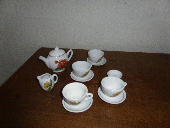 VINTAGE DOLLS DINETTE, FLOWER made in gdr vintage flower design 1970