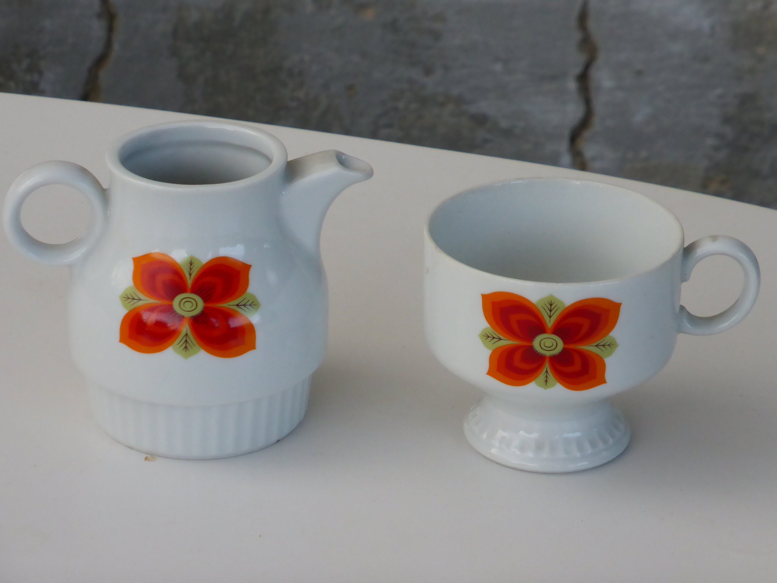 Tasse et Tisaniere en Porcelaine Blanche avec Fleurs Oranges, Bareuther Germany Vintage 1970