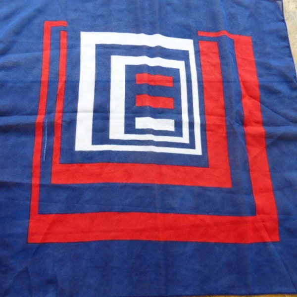 Schal mit geometrischen Mustern, blau, weiß und rot, NEUVILLE, Movitex 100 % Polyester, Jahrgang 1970