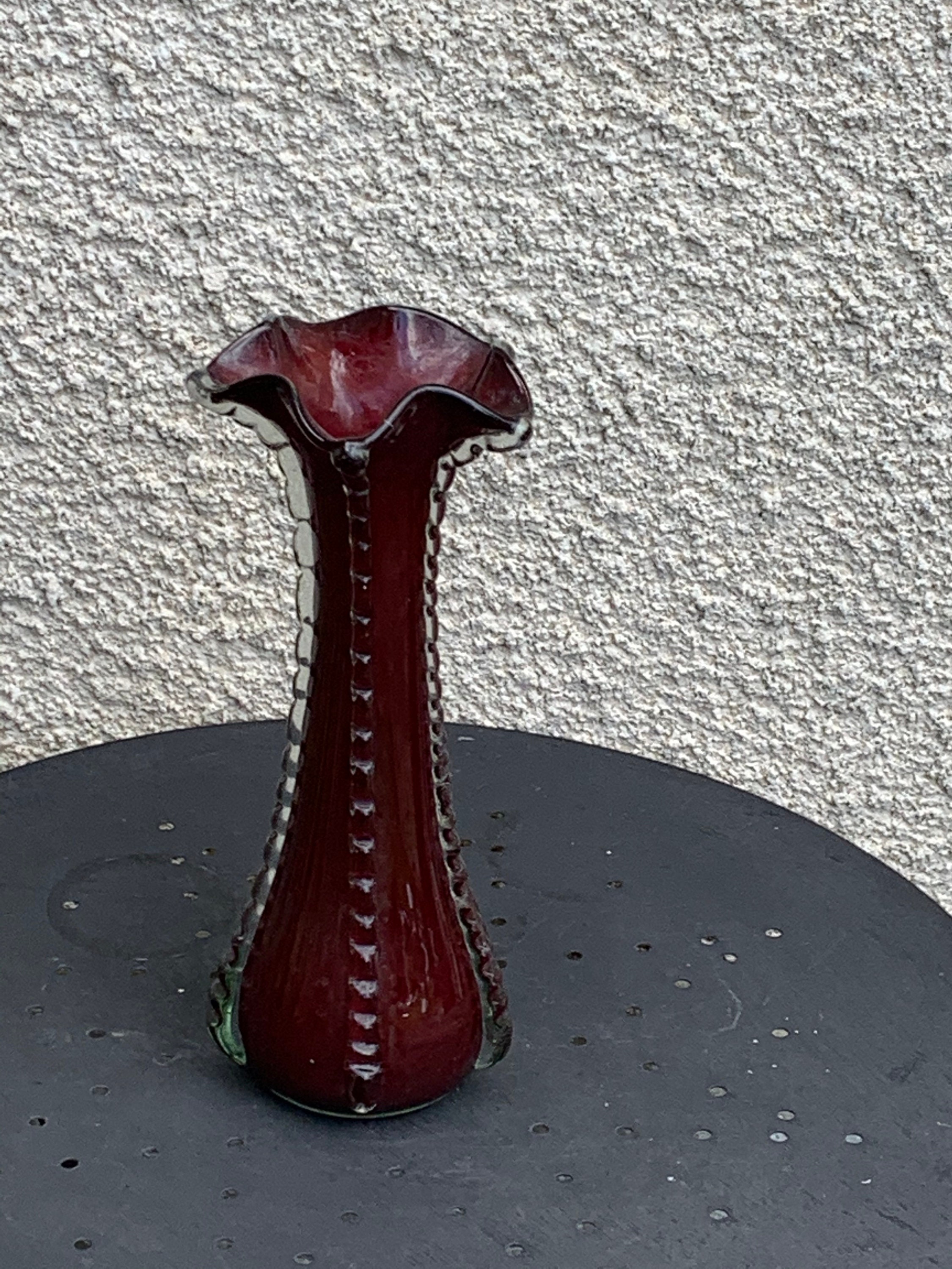 Vase en Verre Soufflé Forme de Corolle, Transparent et Rouge Bordeaux Vintage