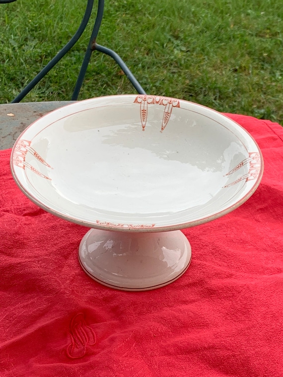 Fruit bowl, compotier in white earthenware and red geometric pattern, Moulin des Loups, hamage, orchies France, art deco