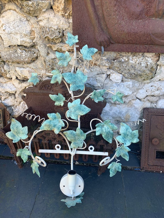 Superb plant wall light, metal ivy leaves, vintage 1970 white and green patina