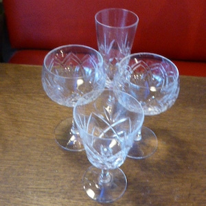 Set of 4 chiseled glasses, mismatched in vintage crystal glass image 1