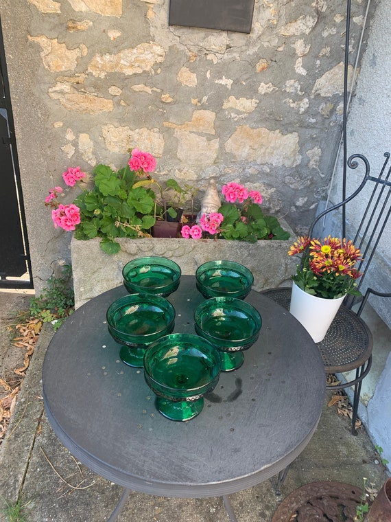 6 charming green glass cups, molded glass with vintage relief patterns