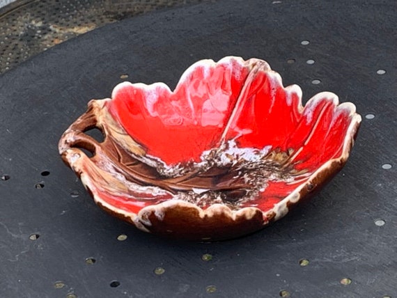 Ivy leaf cup in red enameled ceramic signed Vallauris vintage