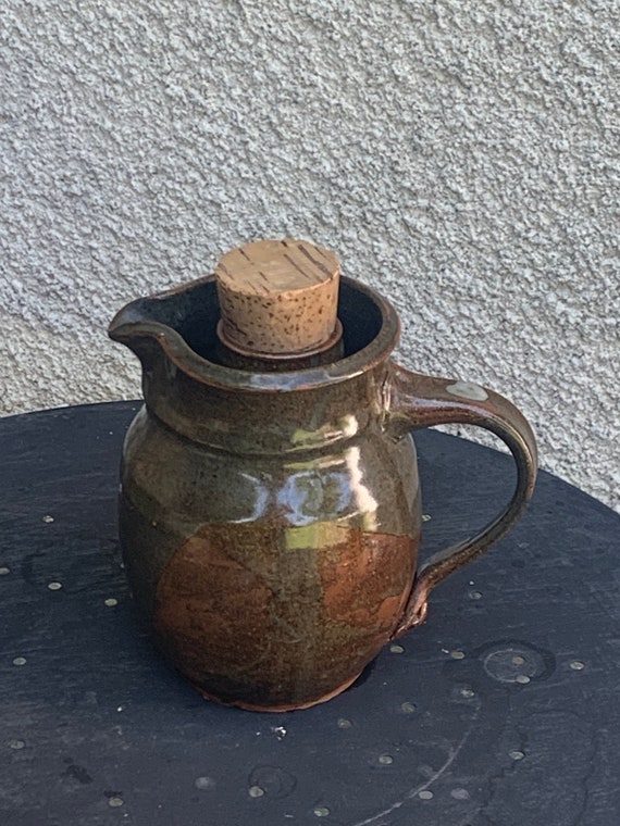 Pitcher, carafe, refreshing jug, with ice cubes, in brown varnished sandstone, khaki, vintage, artisanal, made in France