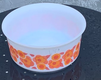 Saladier en verre arcopal, opalex, motif fleurs de lotus, rouge et orange vintage 1970, made in France, design et collector