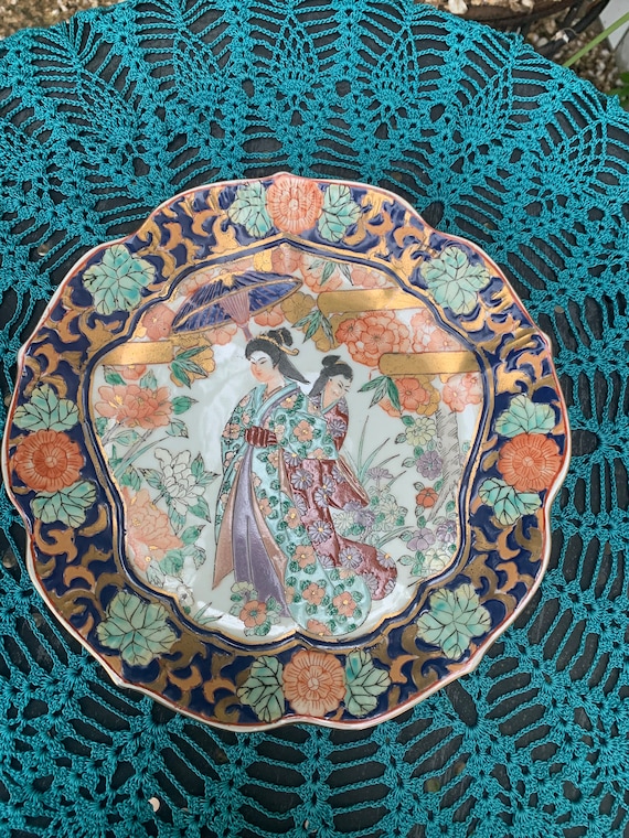 Collectible plate, Chinese, to hang on the wall or to place, hand painted, non-food, vintage