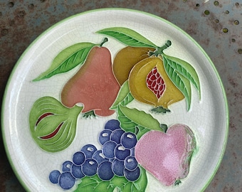 Decorative plate to hang model fruits in glazed ceramic fruits signed creasiovi luciano. Made in italy.