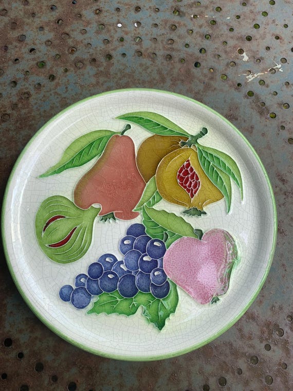 Decorative plate to hang model fruits in glazed ceramic fruits signed creasiovi luciano. Made in italy.