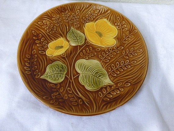 Enamelled ceramic plate, Barbotine, sarreguenimes france vintage, floral pattern