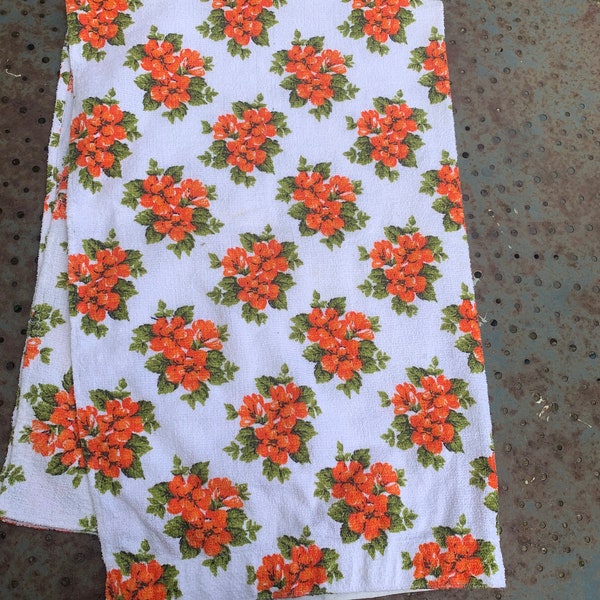 Rideau, serviette de toilette en éponge a petites fleurs orange vintage 1970
