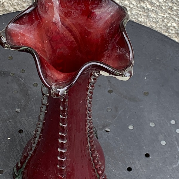 Vase en verre soufflé en forme de corolle, transparent et rouge bordeaux vintage