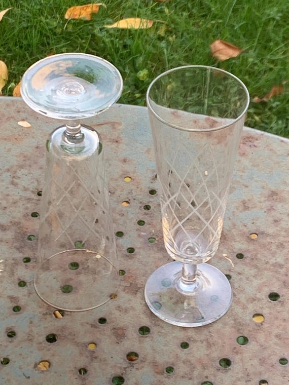 6 champagne flutes in glass and crystal, chiseled, vintage