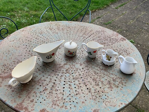 Earthenware box, composed of 7 pieces, 3 milk jugs, a sugar bowl, and two vintage gravy boats