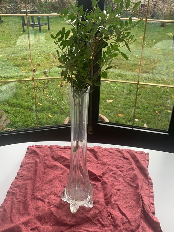 Vase, soliflore in faceted transparent glass, art deco.