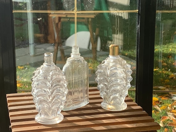 Set of three perfume bottles, in transparent glass, art deco