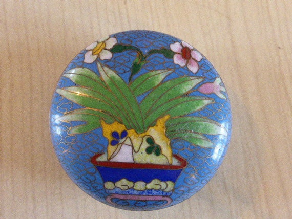 Round box in cloisonné enamels from Asia, old Blue with a superb floral pattern, very delicate and elegant