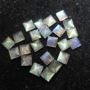 8mm Labradorite Pyramid cabochon Gemstone, Labradorite Cabochon Pyramid Gemstone, AAA quality beautiful Gray with blue green flash Gemstone