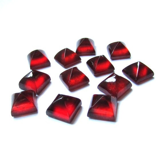 AAA Hessonite Garnet Pyramid Cabochon: Reddish-Brown Gemstone, 8mm