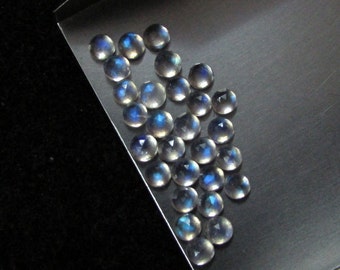 25 Cabochões de Pedra da Lua Arco-Íris de 4 mm com Lapidação Rosa Redonda