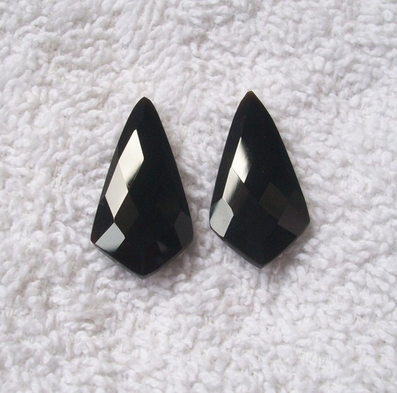 Black Onyx Shield Briolette Gemstones: Faceted Pair (15x30mm)