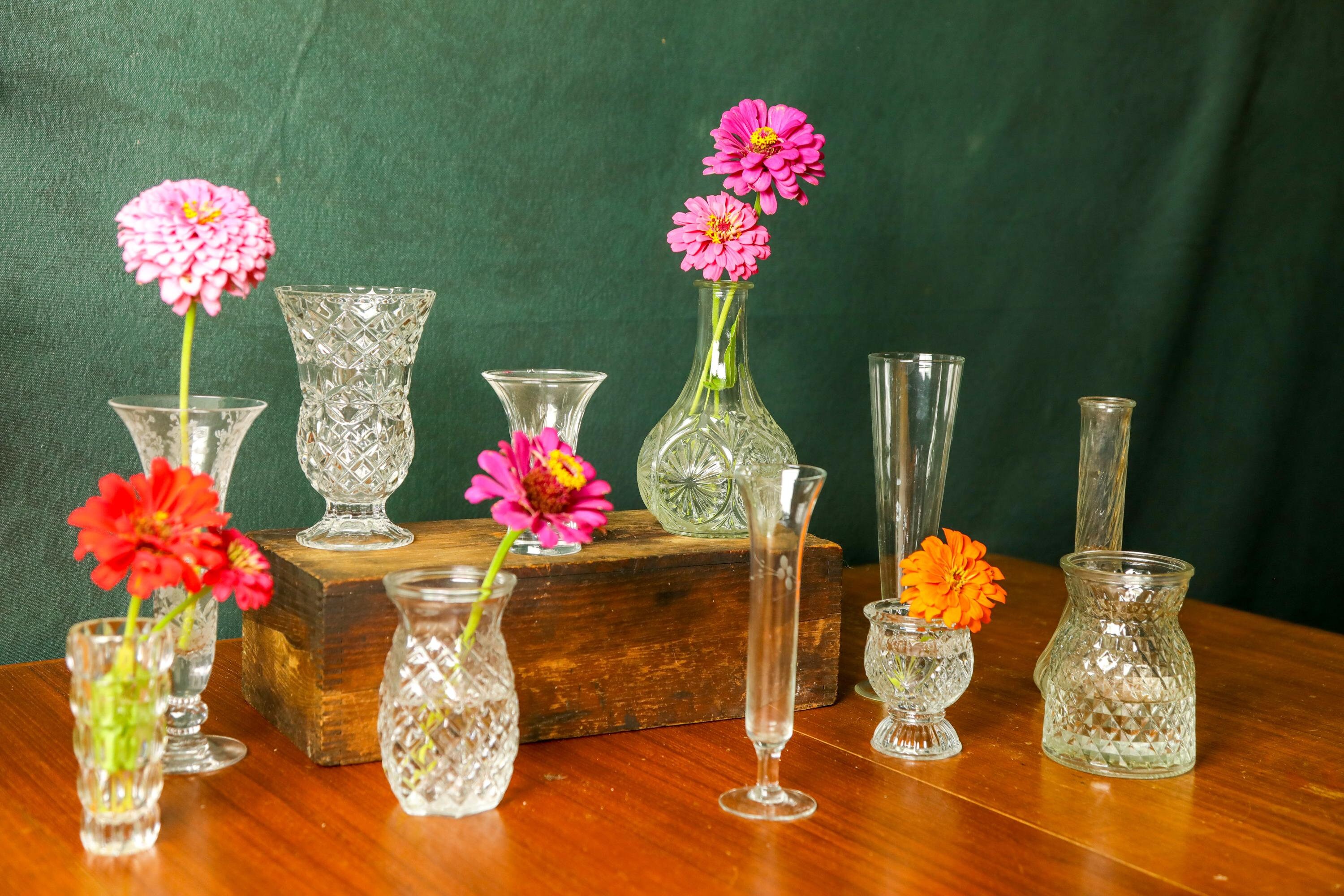 TBWIND Glass Bud Vase Set of 24, Small Amber Flower Vases for Centerpieces in Bulk, Mini Vintage Vase for Wedding Decor, and Home Table Décor