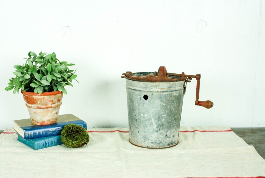 Vintage Ice Cream Maker Hand Crank, Homemade Ice Cream Decoration