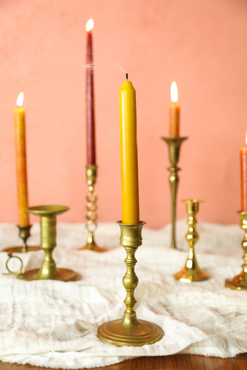 5 Vintage Brass Candlesticks Set, Gold Wedding Candle Holders, Graduated Candlesticks Antique, Mid Century Candlestick Holder Bulk, 1257 image 3