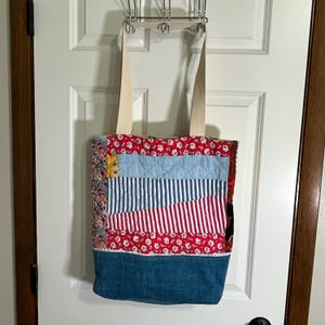 Vintage Quilt Tote Bag, 17x19, Lined w/ Vintage Cotton Fabric, Denim Bottom, One Inside Pocket, Up-cycled Quilt, Beach Bag