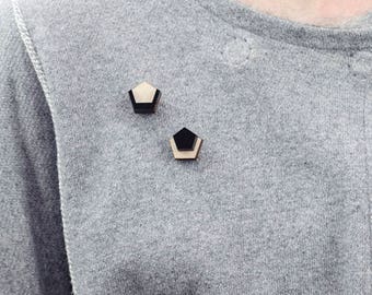 Geometric Pentagon Brooch, Art Deco Jewelry, made of raw Wood, Black Acrylic and Brass, Modern and Minimalist Accessories, Architect Gift