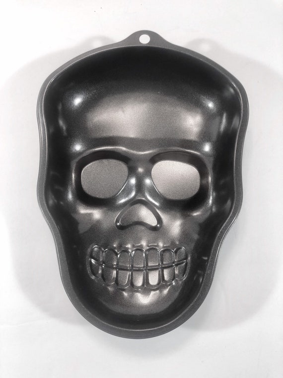 skull cake pan