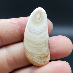 CON DESCUENTO: Cabujón de ónix de cueva Kokoweef natural / Cabujón de travertino de cueva / Reactivo a los rayos UV / 29,3 ct.