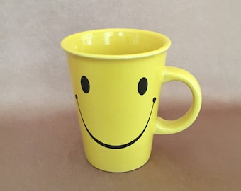 Happy Face Mug, Yellow Smiley Face, Kitsch Gift, 70s Coffee Cup, Bright Yellow Color, Hangover Gift, Office Party Gift, Happy Face Planter