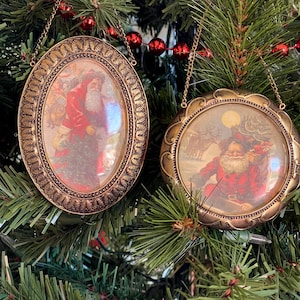 Pack of 2 Decorative Round Ornament Frames 2.25 in Crafts or Photos Westex  5202 Gold Tone Plastic