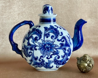 Blue and White Porcelain Moon Flask Teapot, Chinoiserie Display Lidded Teapot