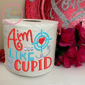 Aim Like Cupid Machine Embroidery Design, design del ricamo della carta igienica, formato 4x4, design della carta igienica di San Valentino