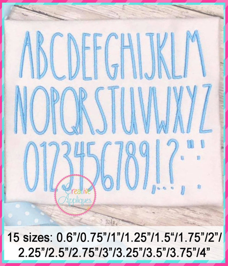 Puede incluir: Un conjunto de letras y n&uacute;meros bordados en azul, en un estilo sencillo y manuscrito. Las letras son may&uacute;sculas y los n&uacute;meros est&aacute;n en una fuente est&aacute;ndar. La imagen incluye el texto "15 tama&ntilde;os: 0,6"/0,75"/1"/1,25"/1,5"/1,75"/2"/ 2,25"/2,5"/2,75"/3"/3,25"/3,5"/3,75"/4"