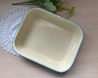 Vintage Cream Enamel Pie Dish with Blue rim