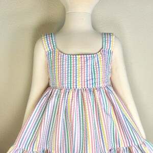 Girls rainbow colors seersucker dress, attached sash, ties in back for better fit, pastel stripes in blue, yellow, pink, white, 3T 4T, 5T, bild 6