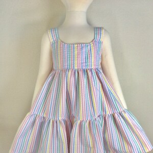 Girls rainbow colors seersucker dress, attached sash, ties in back for better fit, pastel stripes in blue, yellow, pink, white, 3T 4T, 5T, bild 7