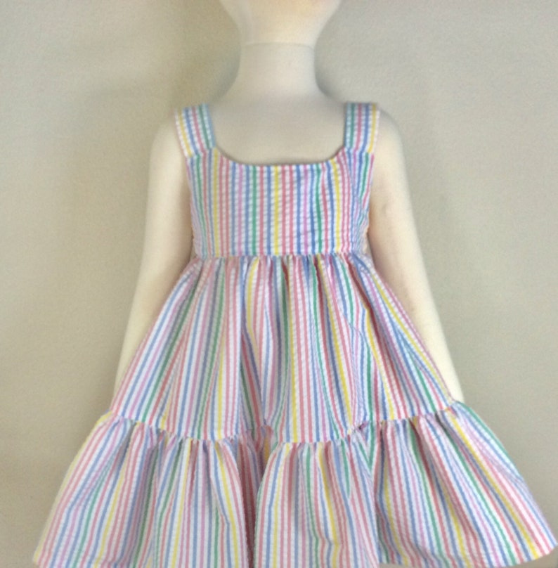 Girls rainbow colors seersucker dress, attached sash, ties in back for better fit, pastel stripes in blue, yellow, pink, white, 3T 4T, 5T, bild 7