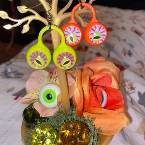 Dangle Shaker Zombie Eyeball Earrings